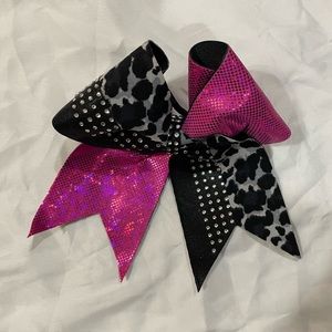 8 inch x 7 inch Pink, Black, & White Bow